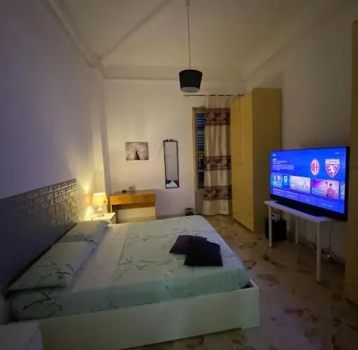 Fifthy House